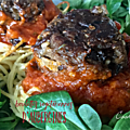 Boulettes d'aubergines, sauce tomate et nids de spaghetti