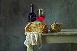 verre_de_vin_rouge_la_bouteille_et_la_miche_de_pain_pate_ai