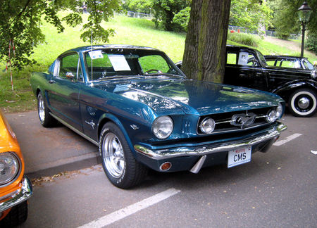 Ford_mustang_fastback_de_1965_01