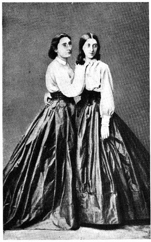 Gisèle d'Estoc (à gauche) et son amie Marie-Edmée X. Gisèle d'Es