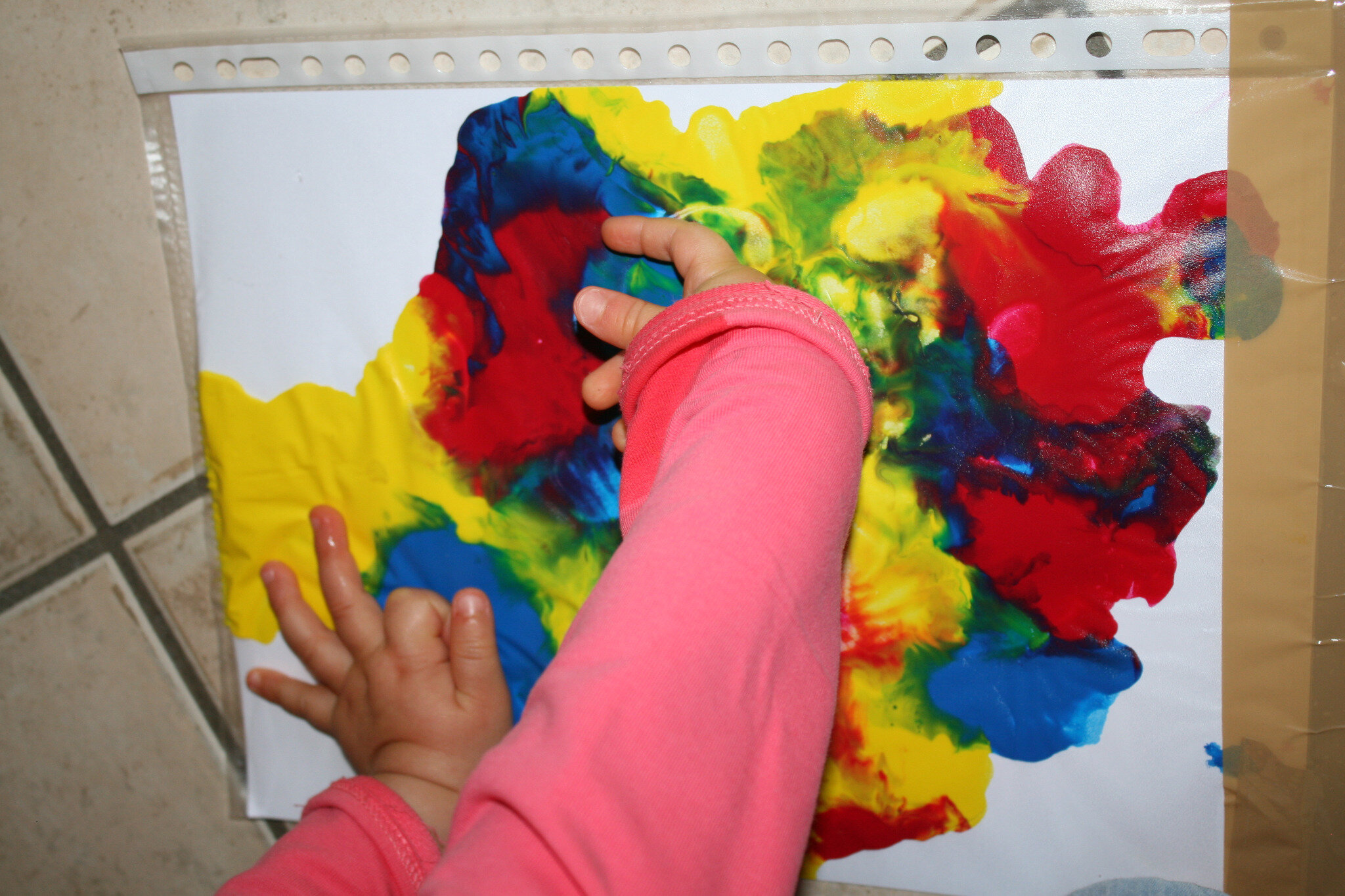 Peinture propre avec bébé - Les Lutins Créatifs, bricolage pour enfants.