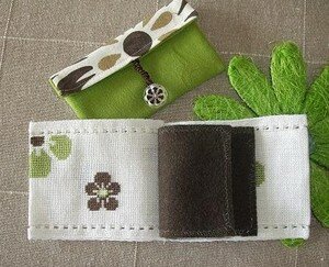 ACCESSOIRE_CARNET_AIGUILLES_OUVERT_INTERIEUR_GAUCHE