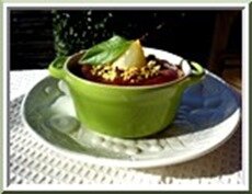 cocotte de poire, crème d'amandes et pistaches cocotte de poire, crème d'amandes et pistaches