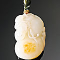 A white jade snuff bottle, probably 19th century