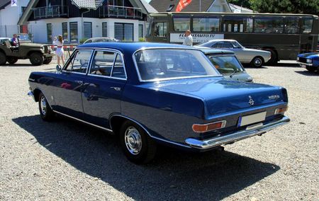Opel rekord type A 1700 L (1963-1965)(RegioMotoClassica 2011) 02