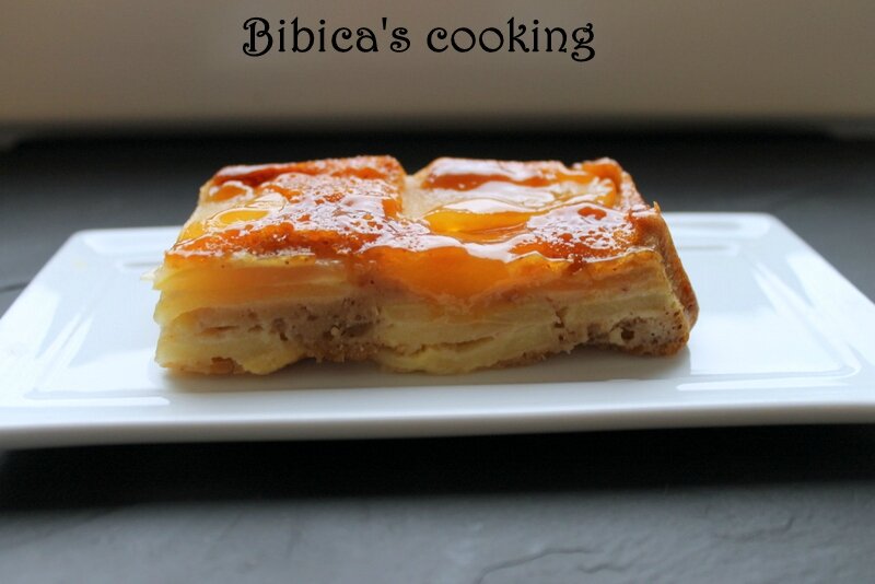 Gâteau de pommes au caramel au beurre salé part face
