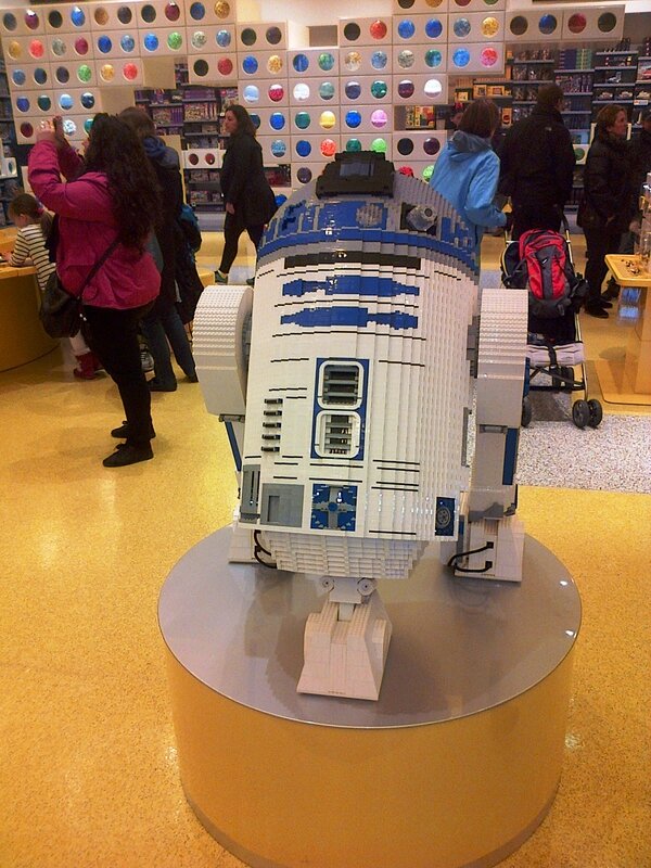 LEGO Store Disney Village ©Kid Friendly