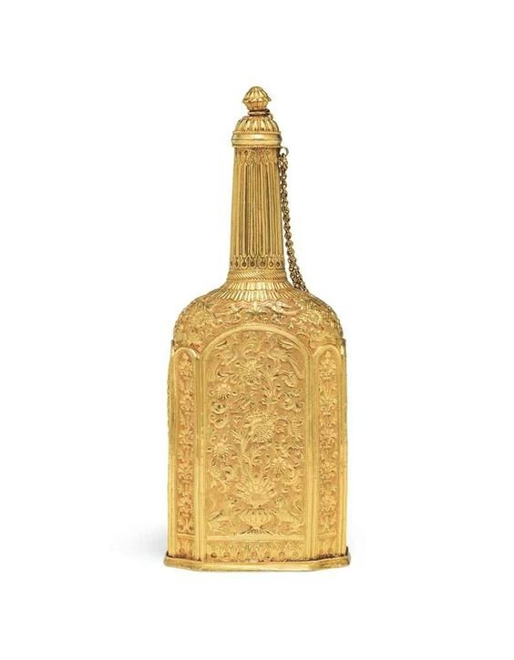 A repoussé and engraved gold flask, North India, second half 18th