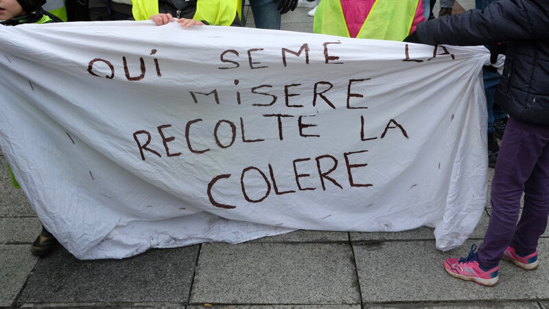 Manifestation Unitaire Avec Des Gilets Jaunes Amiens 26