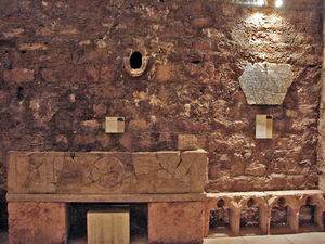 Abbaye_Saint_Victor__pitaphe_de_Volusianus_et_Fortunatus__Sarcophage_du_Christ_tr_nant_Marseille_100