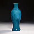 Vase en porcelaine monochrome turquoise, Chine, Dynastie Qing, XVIIIe siècle. Photo Artcurial