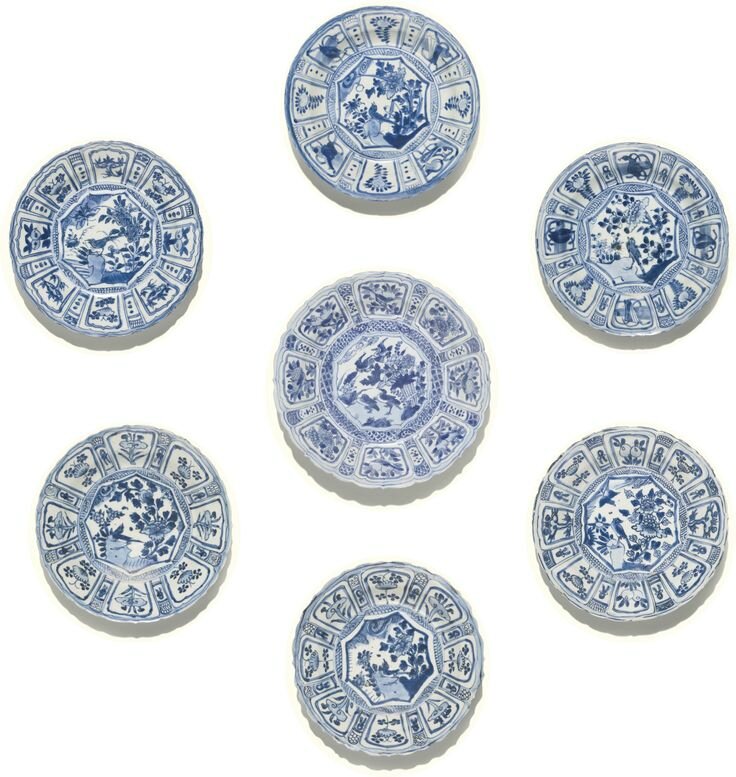 Six Chinese Kraak-style dishes and one large Kraak-style dish Ming dynasty, circa 1640