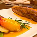 Magret de canart laqué Pêche rôtie Romarin