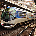 Kintetsu 50000系 'Shimakaze' stop at Tsuruhashi station (Ôsaka)