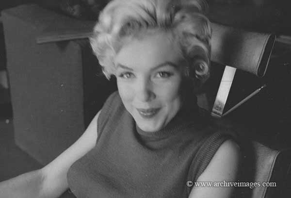 1954-LA-Make_Up-020-1-Marilyn-Monroe-MHG-MMO-P-38