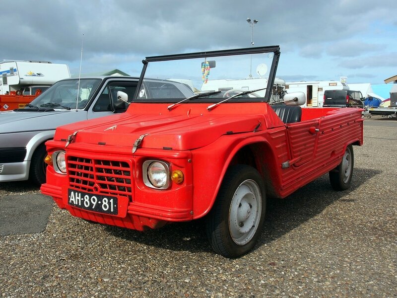 1280px-Red_1971_Citroën_Dyane_6_Mehari_pic2