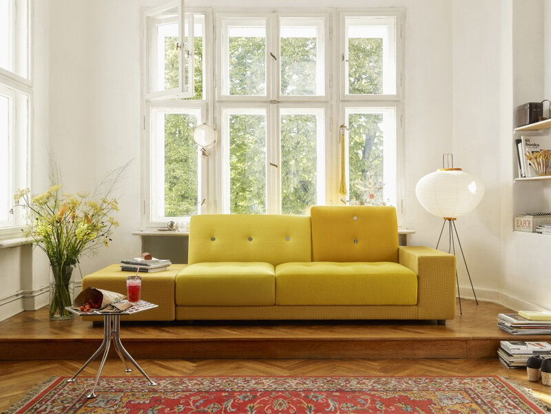 idee-decoration-salon-avec-canape-fauteuil-tissu-velours-jaune-4