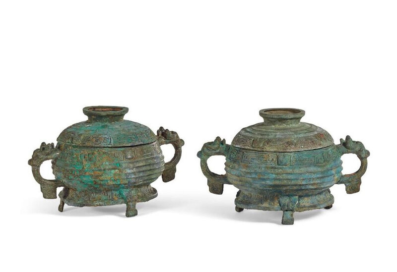 A pair of bronze ritual vessels and covers, gui, Western Zhou dynasty (1027-770 BC)