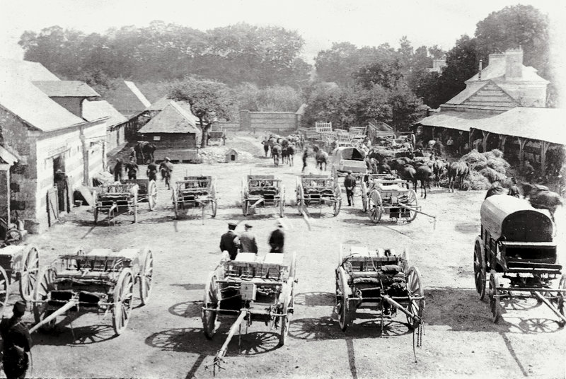 9 septembre 1911 Le parc d'artillerie formé dans le parc de l'Hôtel de Rouen
