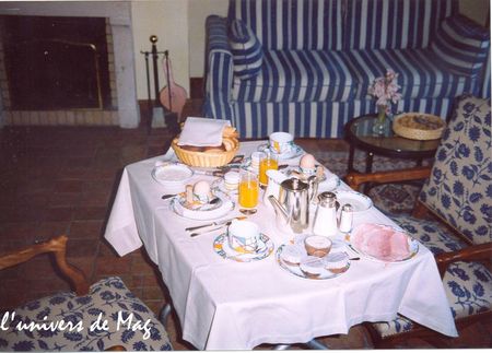 2003 04 12 - le petit-déjeuner servi dans la chambre