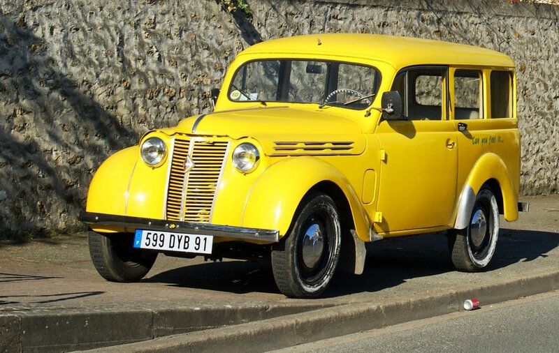 Voiture_Ancienne_-_Flickr_-_besopha_aka_Renault_Dauphinoise_cropped_to_highlight_the_car