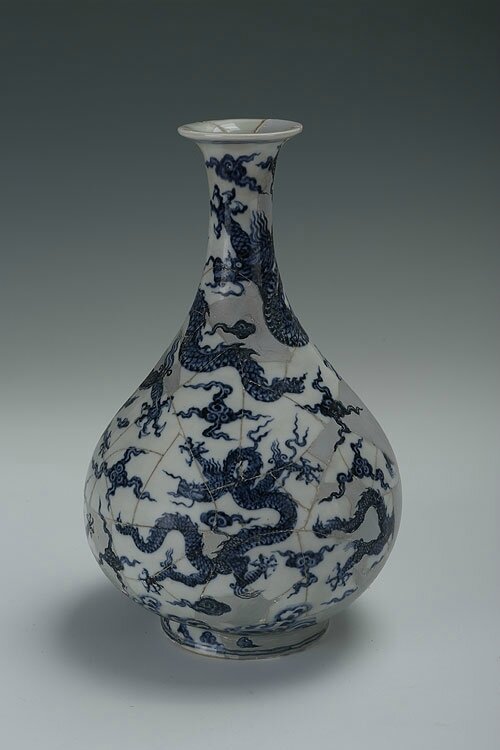 Blue-and-white pear-shaped vase with the design of five dragons, Yongle period (1403-1424)
