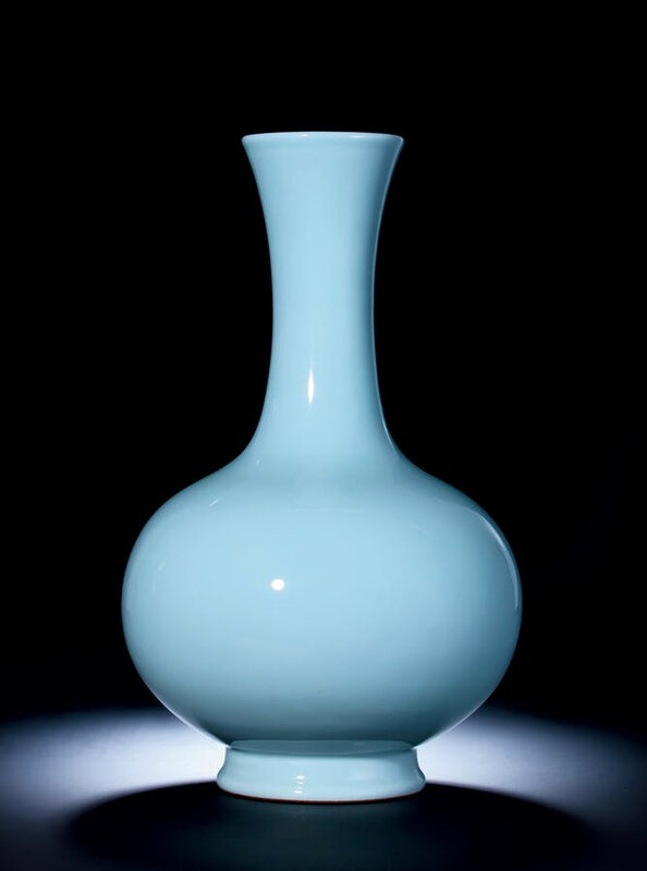 A Very Fine Ru-Type Bottle Vase, Qianlong Period, 1736-1795
