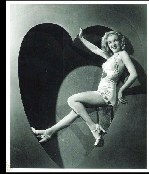 1947-Fox_publicity-swimsuit_heart-in_studio-by_douglas_white-031-1