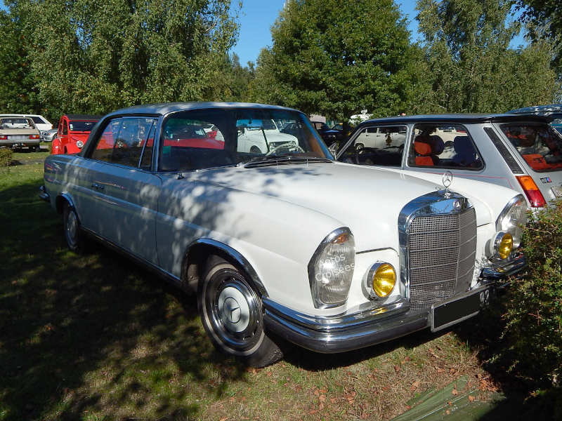 Mercedes220SEbCoupeW111av1