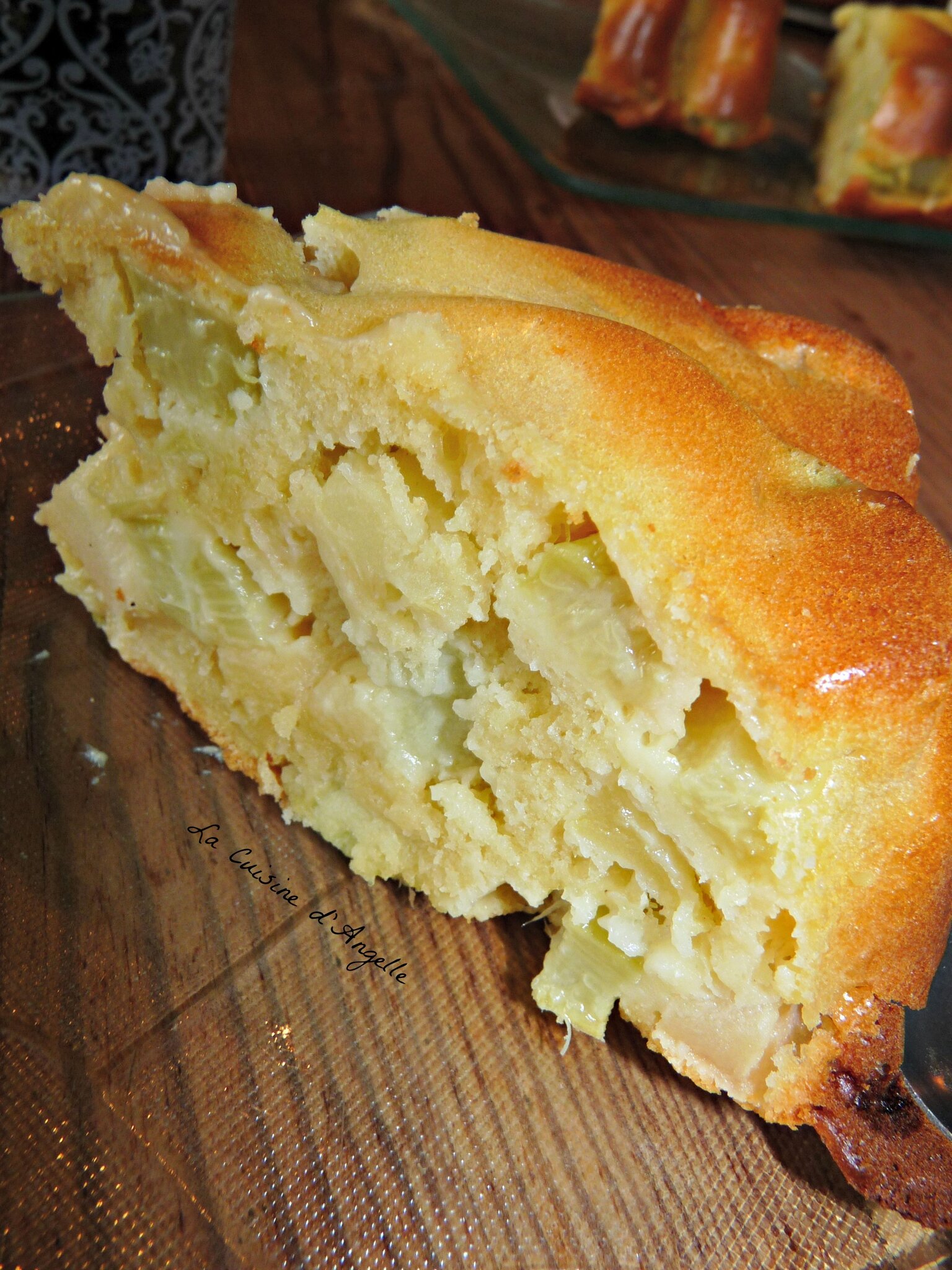 Gateau Pommes Rhubarbe La Cuisine D Angelle