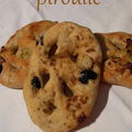 Fougasse semi-complète aux olives, aux oignons, au basilic et au thym