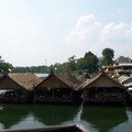 restaurant flottant sur la rivière kwaï