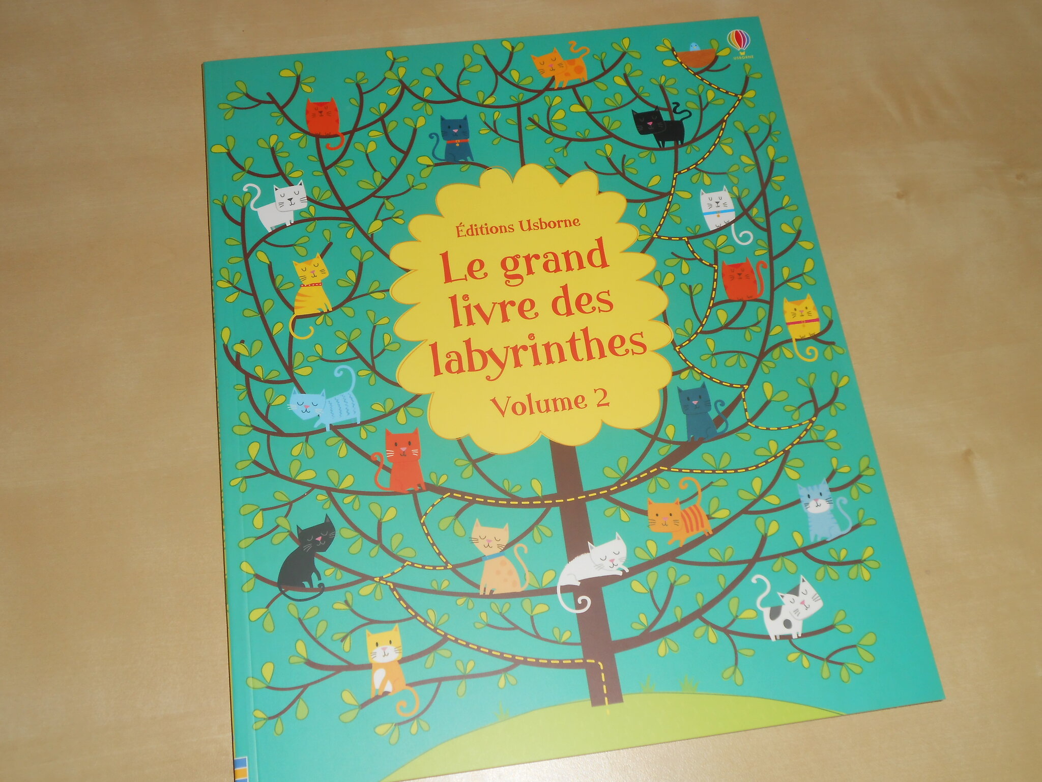 Des Labyrinthes Des Autocollants Et Du Dessin Pour Occuper Les Petites Mains A L Ombre Du Saule