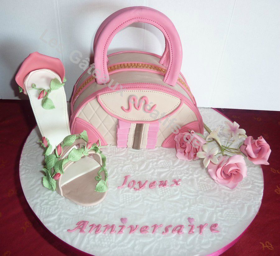 Gateau Sac Et Chaussure Rose En Pate A Sucre Les Gateaux Creatifs De Val