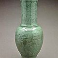 Vase à long col et fond craquelé, dynastie Yuan (1279-1368), 14e siècle