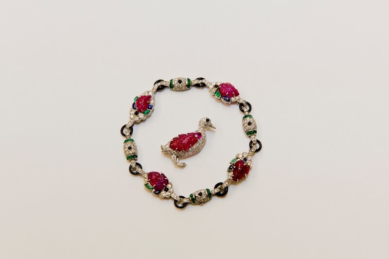 Pav__diamond_duck_brooch_with_an_Art_Deco_diamond_and_carved_gemstone_bracelet