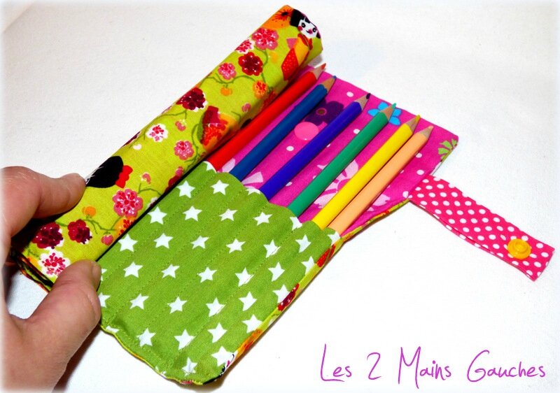 trousse roulée fille verte avec geishas