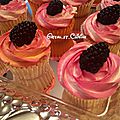 Cupcakes vanille topping chantilly mascarpone aux mures