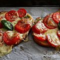Bruschetta pesto-tomate-mozzarella
