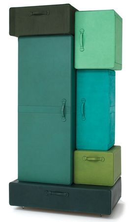 A_PILE_OF_SUITCASES_Casamania