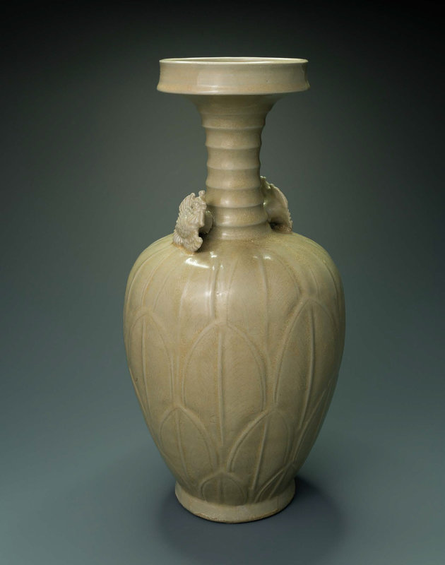 A very rare Longquan celadon 'phoenix' vase, Northern Song dynasty (960-1127)