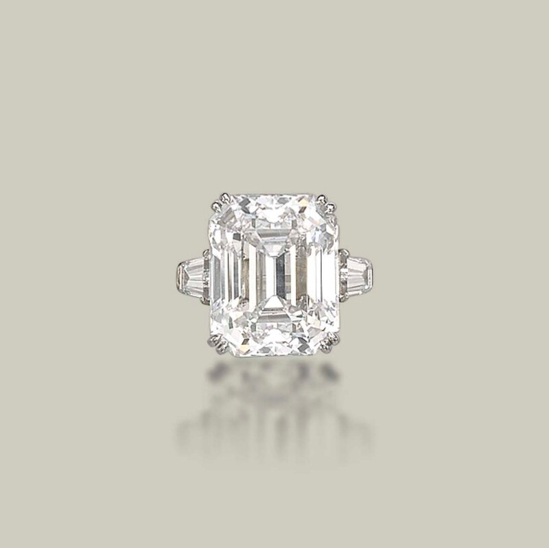 2013_GNV_01400_0195_000(a_diamond_ring_by_harry_winston)