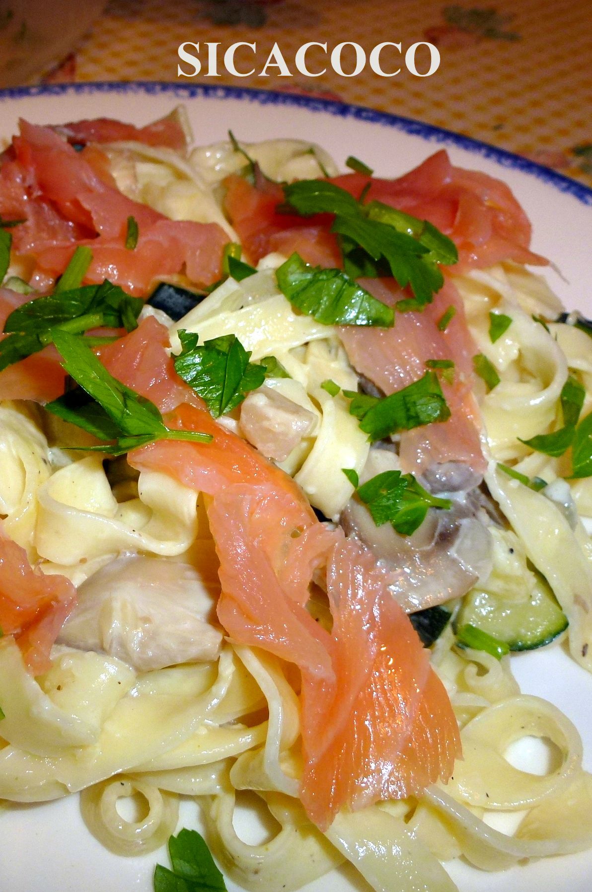 PÂTES FRAÎCHES AU SAUMON FUME ET PETITS LEGUMES LES DE