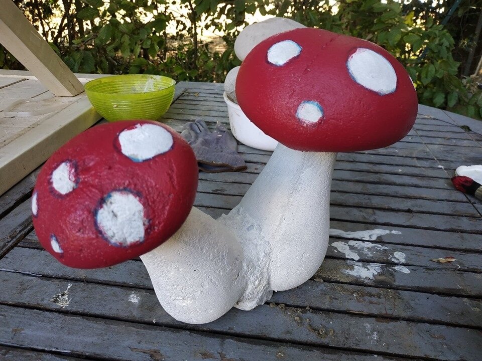 Des champignons en béton pour le jardin - L'Atelier d'Angèle