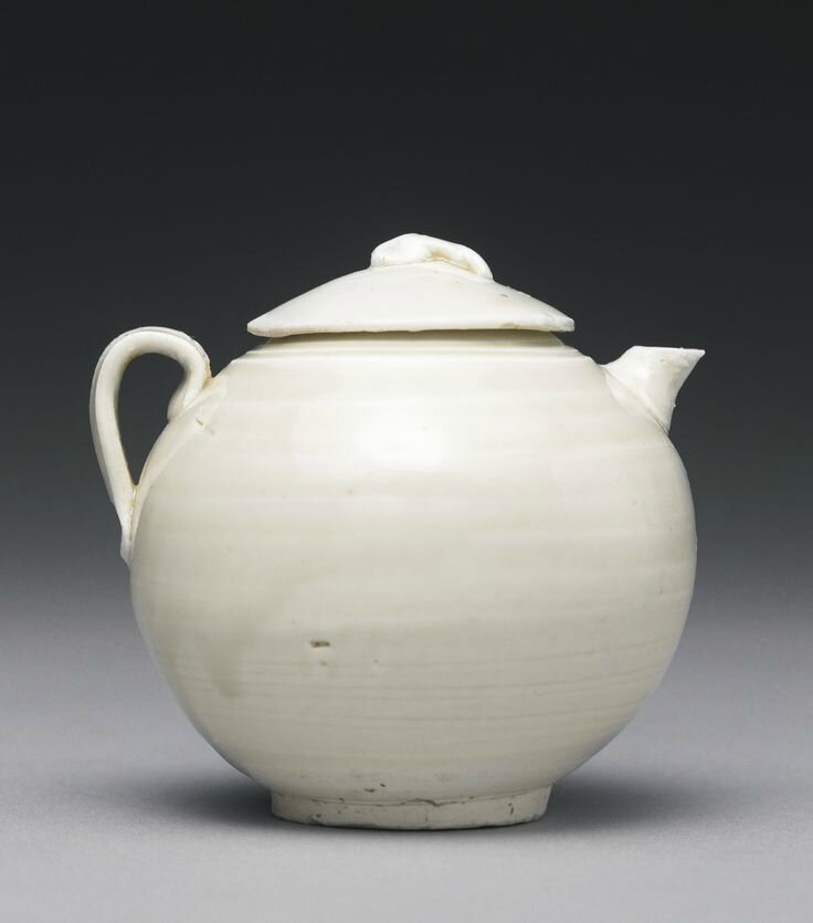 A small 'Ding' ewer and cover, Five Dynasties-Northern Song dynasty1