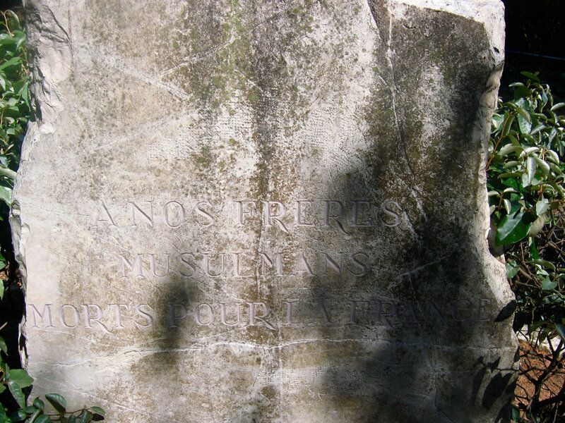 inscription stèle, 28 avril 2005