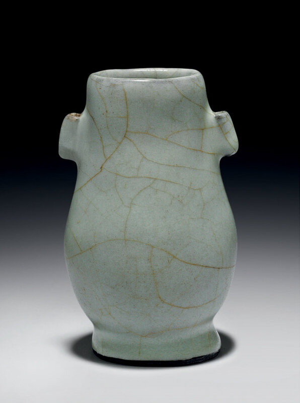 A very rare imperially inscribed small guanyao vase, Southern Song-Yuan dynasty, 13th century