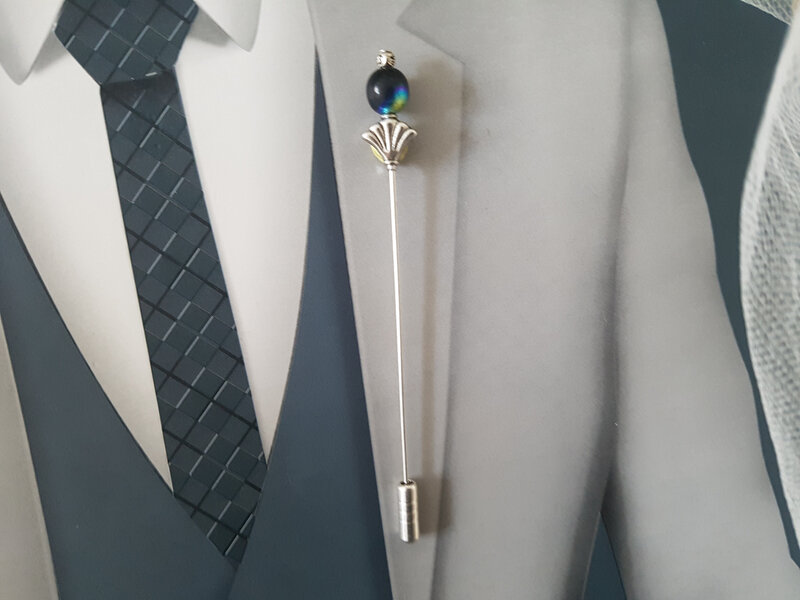 Epingle à lavallière ou cravate bleu irisé et argent