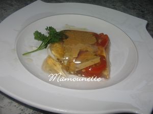 Foie_gras_en_gel_e_avec_oeuf_de_caille_et_tomate_cerise_005