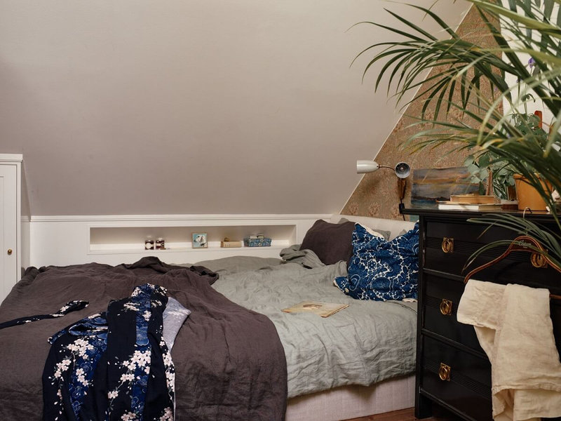 attic-bedroom-antique-dresser-nordroom